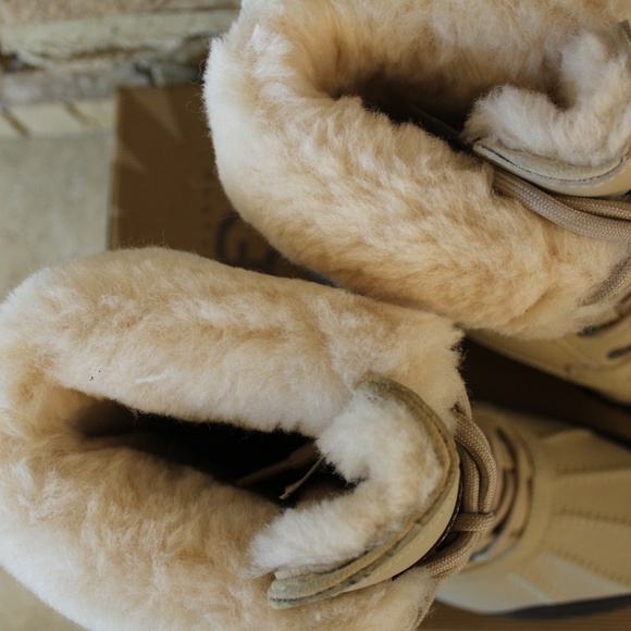 UGG ADIRONDACK II WATERPROOF WINTER BOOTS - Picture 2 of 6